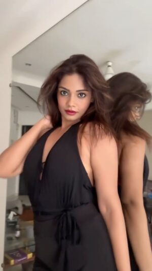 Nisha Neha Nayak Instagram - Wait for the transition!
Instagood, trendingnow, reeloftheday viralvideos