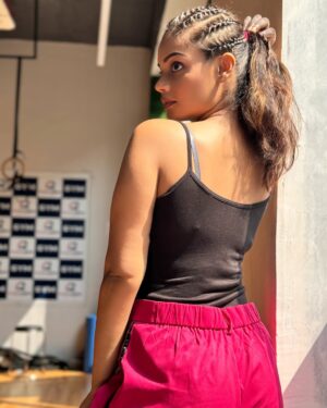 Nisha Neha Nayak Instagram - Morning from the set!
Rate my look!
#gymgirl #shootlife #ad #gymattire #gymlife #gymoutfit