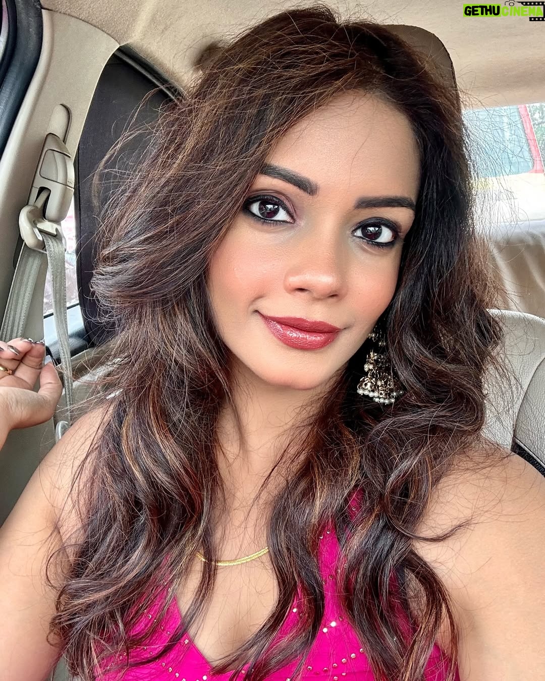 Nisha Neha Nayak - 1.4K Likes - Serving some more wedding looks! 
Swipe to see the complete outfit 🩷
Comment down for outfit link!

#weddinglooks #lehengas #indianwear