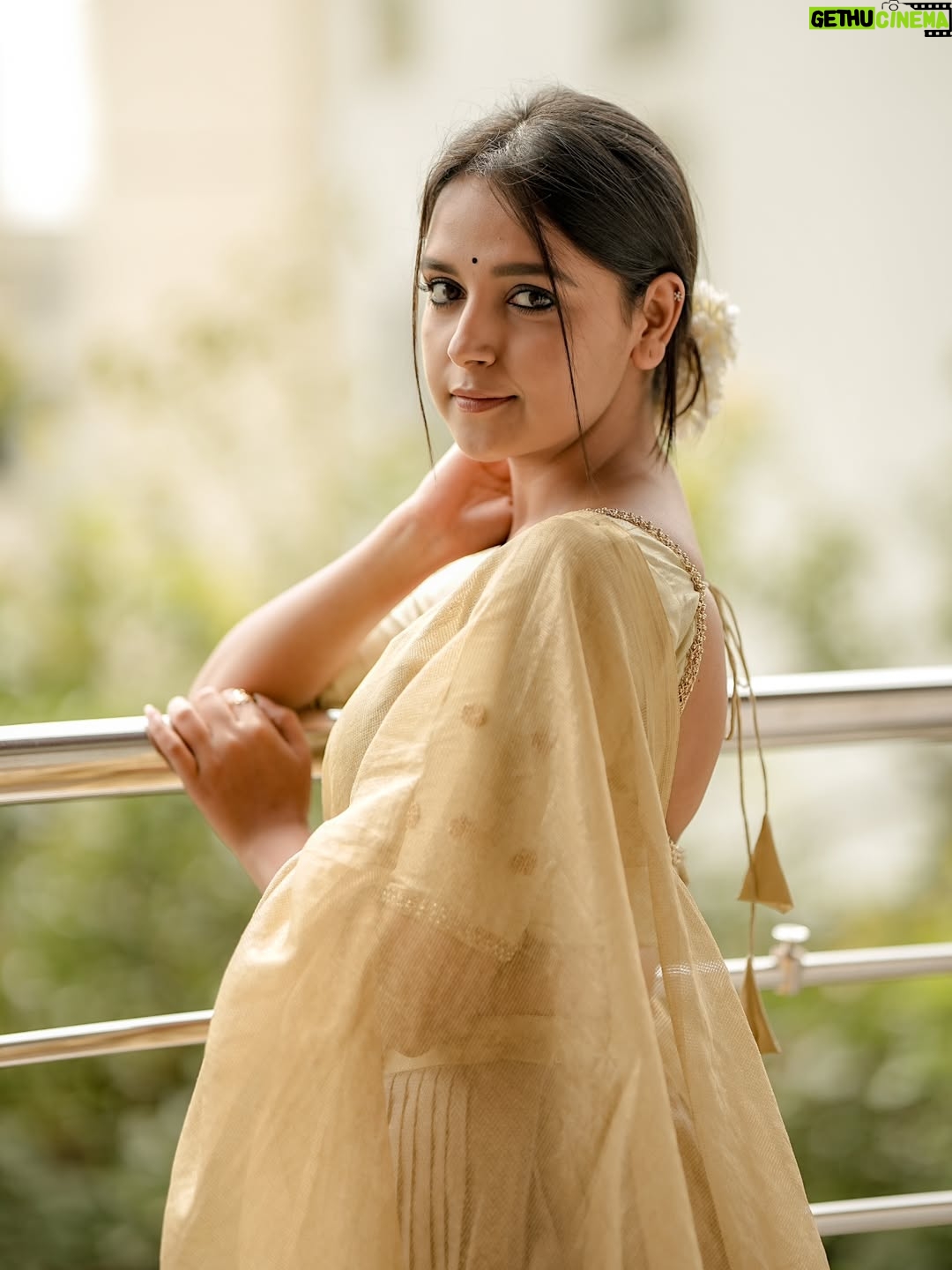 Nisha Ravikrishnan - 140.5K Likes - ಯಾರೆ ನೀನು !?🕊

Outfit : @rentyourlook_by_chandangowda 🫶
Pc:@sandeep__photograph_ 🫰🏻
Makeover:@thanumakeuphairartist 🫰🏻