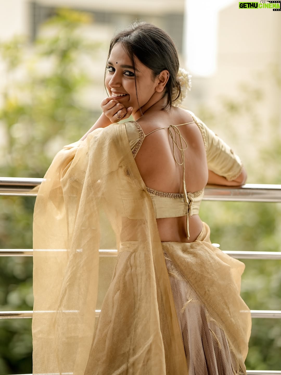 Nisha Ravikrishnan - 140.5K Likes - ಯಾರೆ ನೀನು !?🕊

Outfit : @rentyourlook_by_chandangowda 🫶
Pc:@sandeep__photograph_ 🫰🏻
Makeover:@thanumakeuphairartist 🫰🏻
