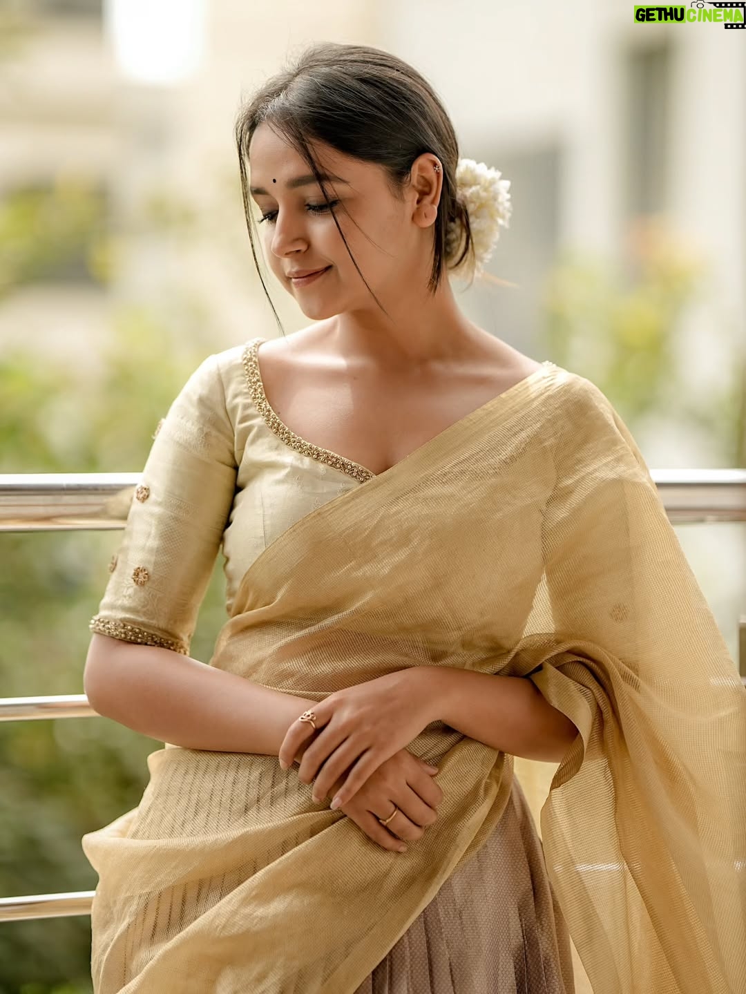 Nisha Ravikrishnan - 140.5K Likes - ಯಾರೆ ನೀನು !?🕊

Outfit : @rentyourlook_by_chandangowda 🫶
Pc:@sandeep__photograph_ 🫰🏻
Makeover:@thanumakeuphairartist 🫰🏻