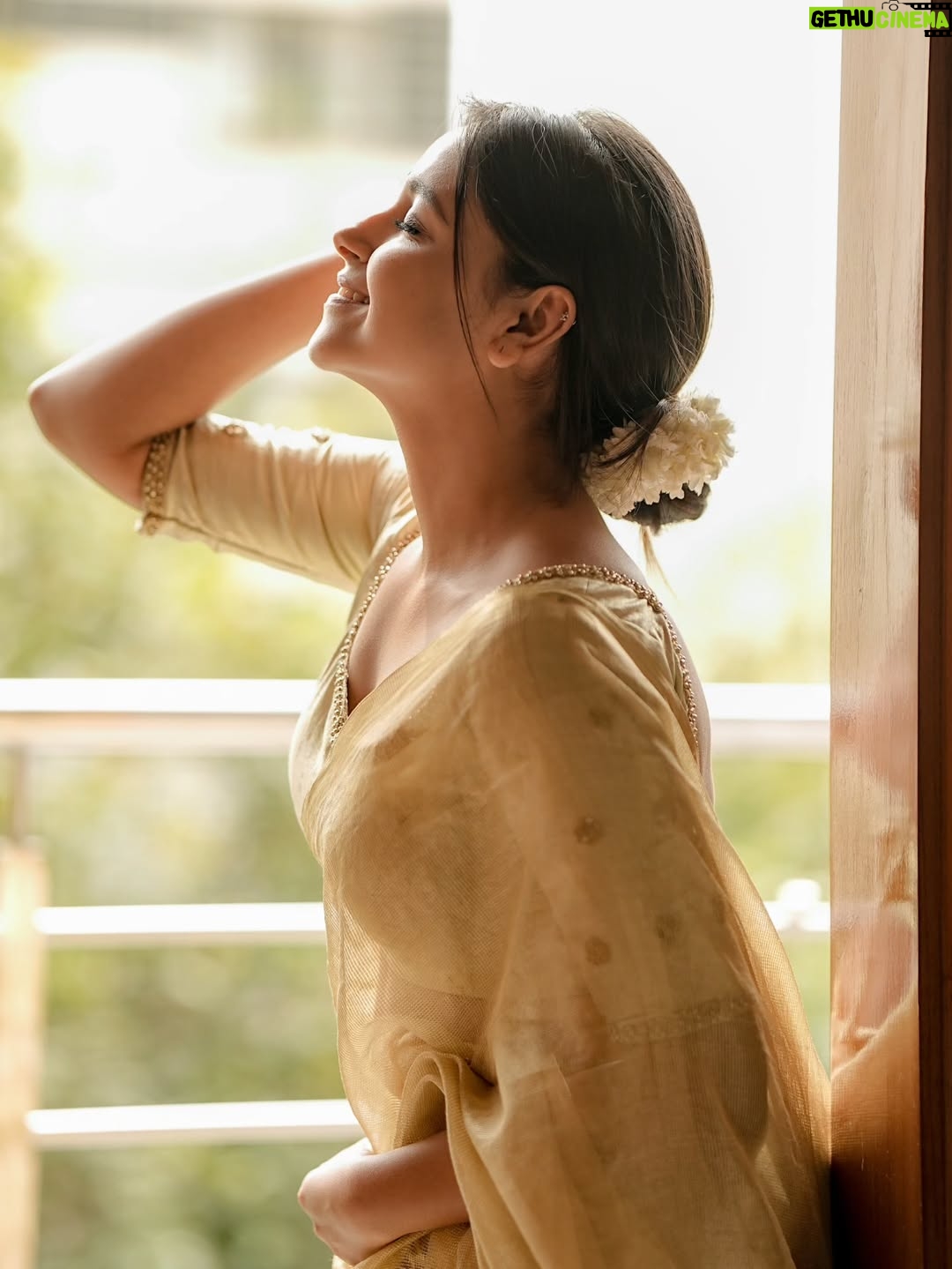 Nisha Ravikrishnan - 140.5K Likes - ಯಾರೆ ನೀನು !?🕊

Outfit : @rentyourlook_by_chandangowda 🫶
Pc:@sandeep__photograph_ 🫰🏻
Makeover:@thanumakeuphairartist 🫰🏻