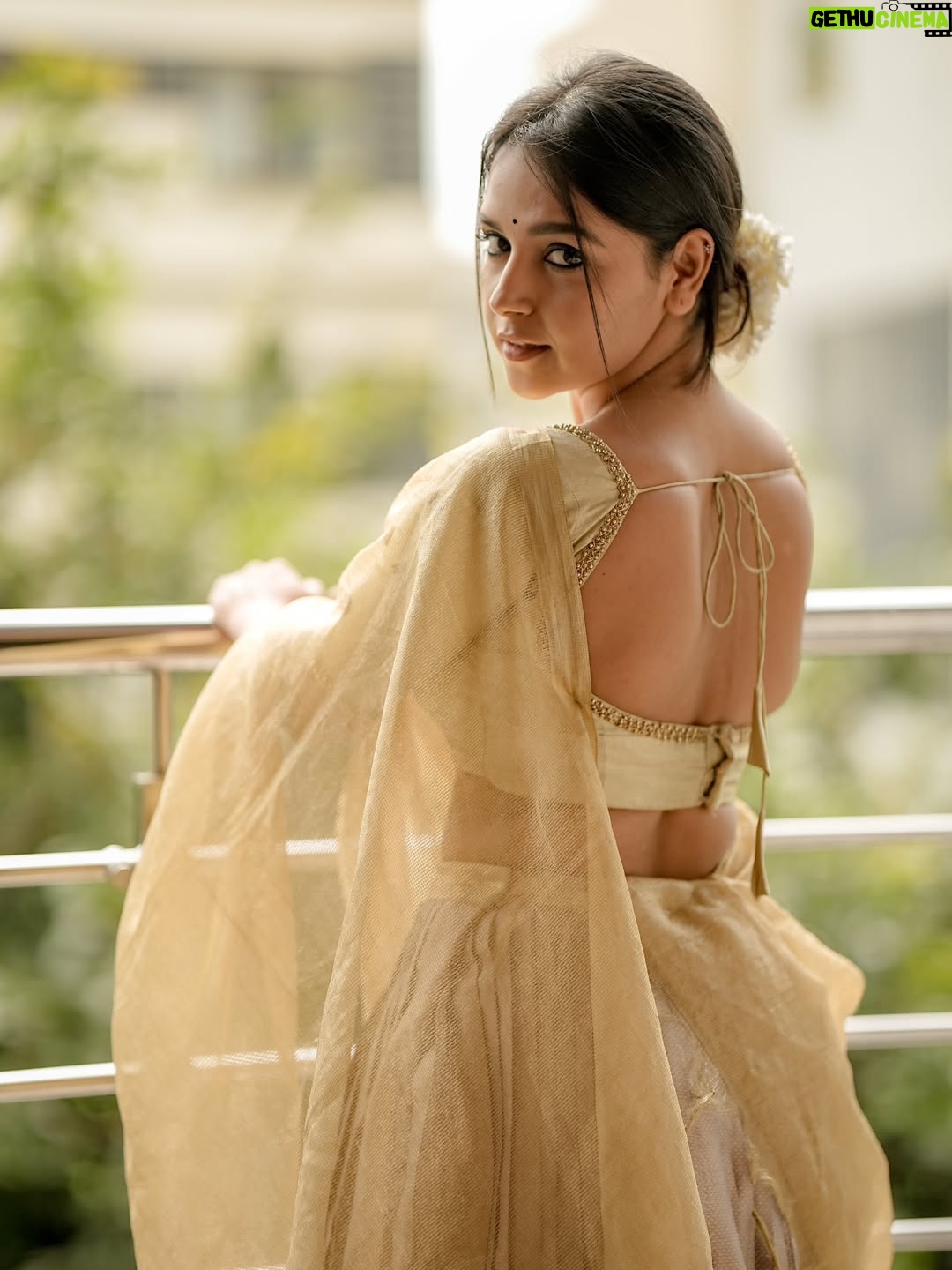 Nisha Ravikrishnan - 140.5K Likes - ಯಾರೆ ನೀನು !?🕊

Outfit : @rentyourlook_by_chandangowda 🫶
Pc:@sandeep__photograph_ 🫰🏻
Makeover:@thanumakeuphairartist 🫰🏻