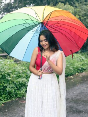 Nisha Ravikrishnan Instagram - ನೆನೆದಿದೆ ಮೊಗ್ಗಿನ ಮನಸು🕊

Designer: @__.pk.__designerhouse 
Pc: @manjunathmagaji24 

#nimmanisharkn