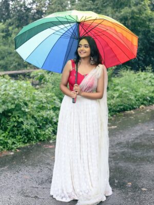 Nisha Ravikrishnan Instagram - ನೆನೆದಿದೆ ಮೊಗ್ಗಿನ ಮನಸು🕊

Designer: @__.pk.__designerhouse 
Pc: @manjunathmagaji24 

#nimmanisharkn