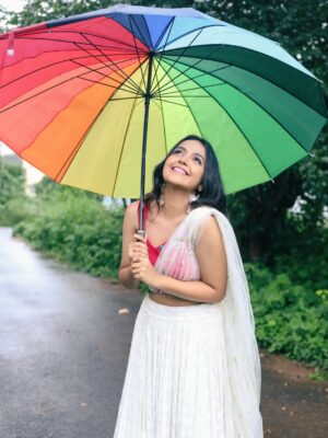 Nisha Ravikrishnan Instagram - ನೆನೆದಿದೆ ಮೊಗ್ಗಿನ ಮನಸು🕊

Designer: @__.pk.__designerhouse 
Pc: @manjunathmagaji24 

#nimmanisharkn