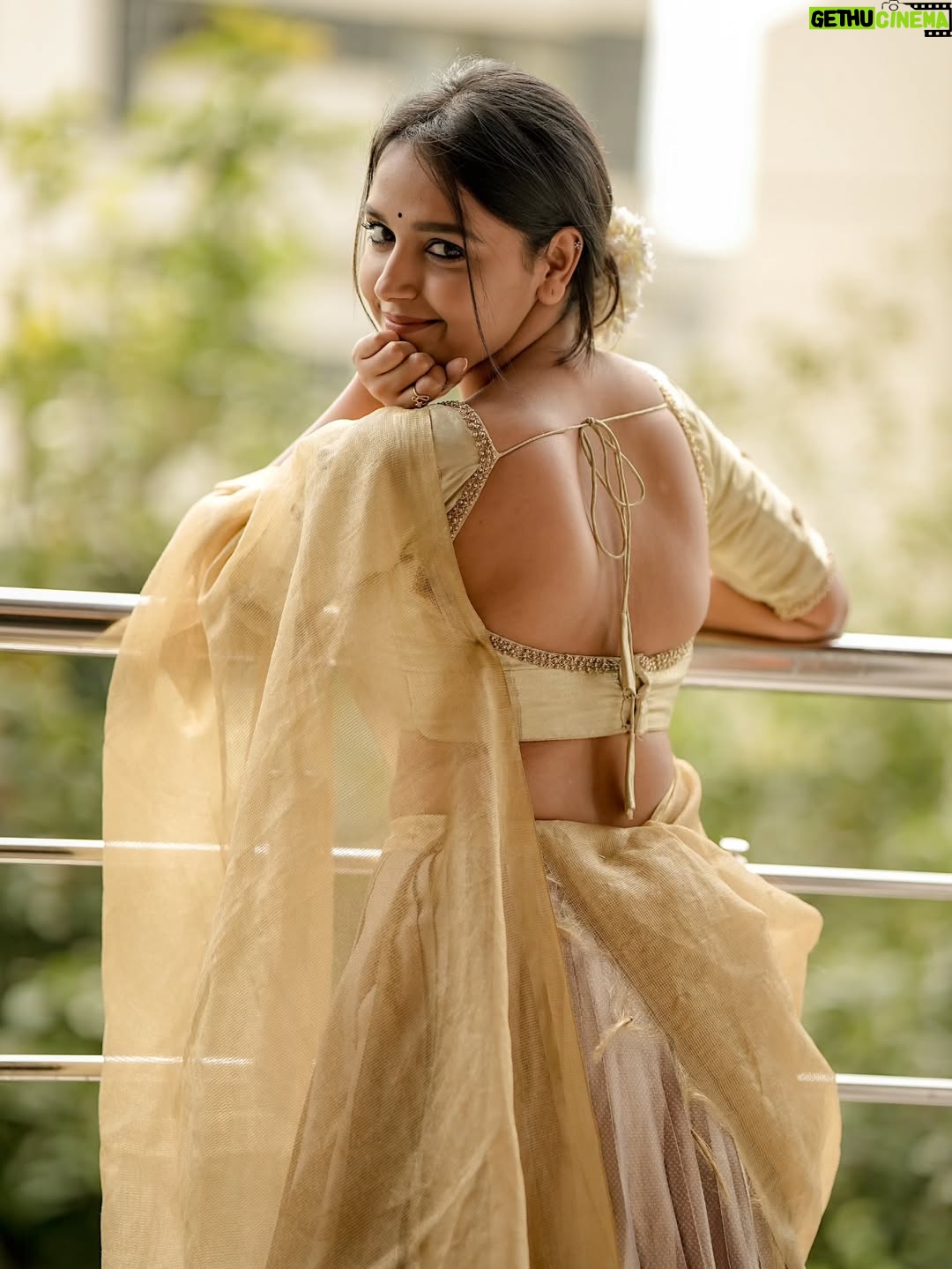 Nisha Ravikrishnan - 140.5K Likes - ಯಾರೆ ನೀನು !?🕊

Outfit : @rentyourlook_by_chandangowda 🫶
Pc:@sandeep__photograph_ 🫰🏻
Makeover:@thanumakeuphairartist 🫰🏻