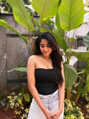 Nishvika Naidu Instagram - From my draft, to your feed 🌸 happy weekend