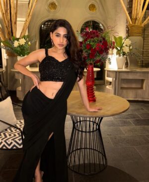 Nishvika Naidu Instagram - Serving looks, not apologies 💁🏽♀️