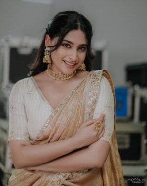 Nishvika Naidu Instagram - Ready aaagu photo tago, eeeeee ……….mugithu thanks 🙏🏽🌸