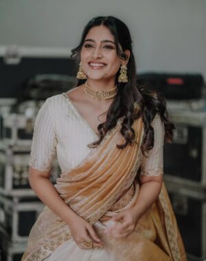 Nishvika Naidu Instagram - Ready aaagu photo tago, eeeeee ……….mugithu thanks 🙏🏽🌸