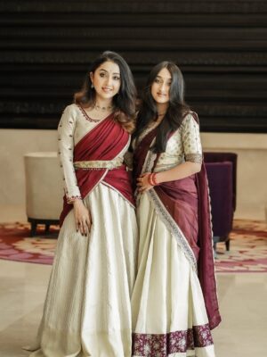 Nithya Das Instagram - Styling: @rashmimuraleedharan 
Hair&makeup: @sruthisai_official @sruthisaimakeupstudio 
Jewellery: @aureluxejewels
Outfit: @elan_boutique_edpl (Nithya Das)
Outfit: @malaabis__couture (mol)