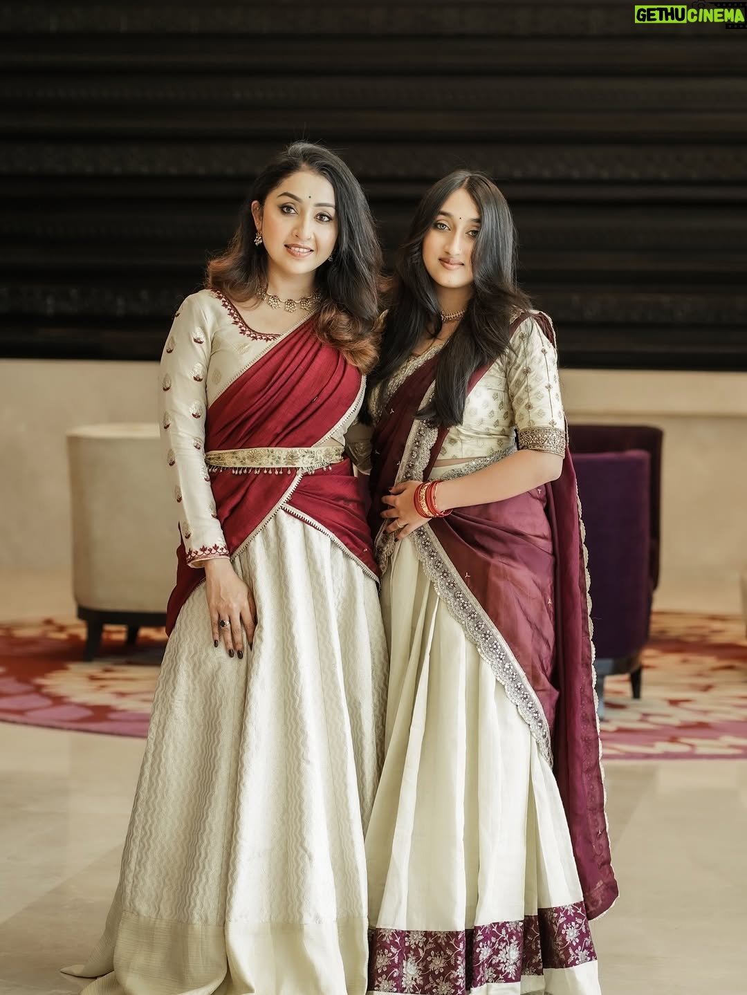 Nithya Das - 81.6K Likes - Styling: @rashmimuraleedharan 
Hair&makeup: @sruthisai_official @sruthisaimakeupstudio 
Jewellery: @aureluxejewels
Outfit: @elan_boutique_edpl (Nithya Das)
Outfit: @malaabis__couture (mol)