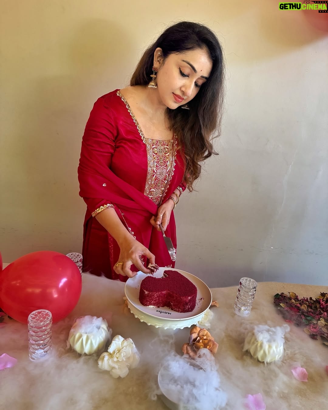 Nithya Das - 28.9K Likes - Another year closer to my inner child 
Pic: @dr.fabith