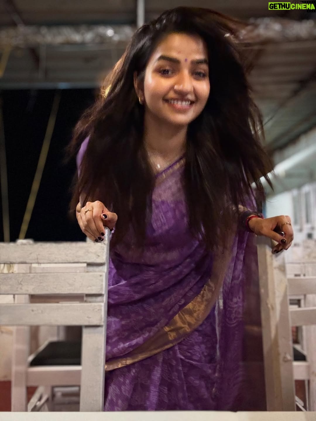 Nithya Ram - 106.8K Likes - 💜  #menmetime #sareeswag #breezyevening #soulfulvibes