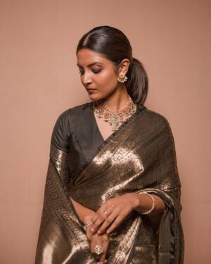 Nivedhithaa Sathish Instagram - This one’s for Theanpasiyaar! ❤️💥
#CaptainMiller 
Thank you @provoke_lifestyle, This is really special! 🫶🏽

Shot by - @madras_ponnu 
Styled by - @by_sarana 
Saree - @elegant_fashion_way 
Jewellery - @aaranyarentaljewellery 
Makeup - @makeupbywanshazia 
Hair - @hair_by_aiswaryaraj
