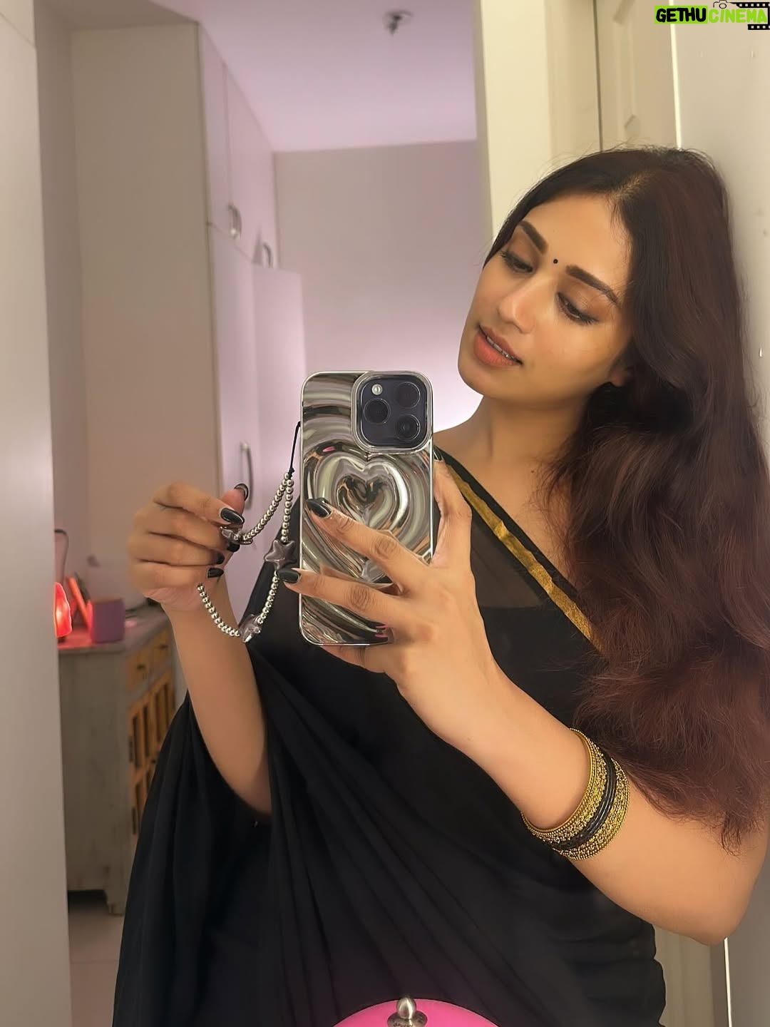 Nivetha Pethuraj - 350.3K Likes - Hey Soniya!!! 🖤🩶