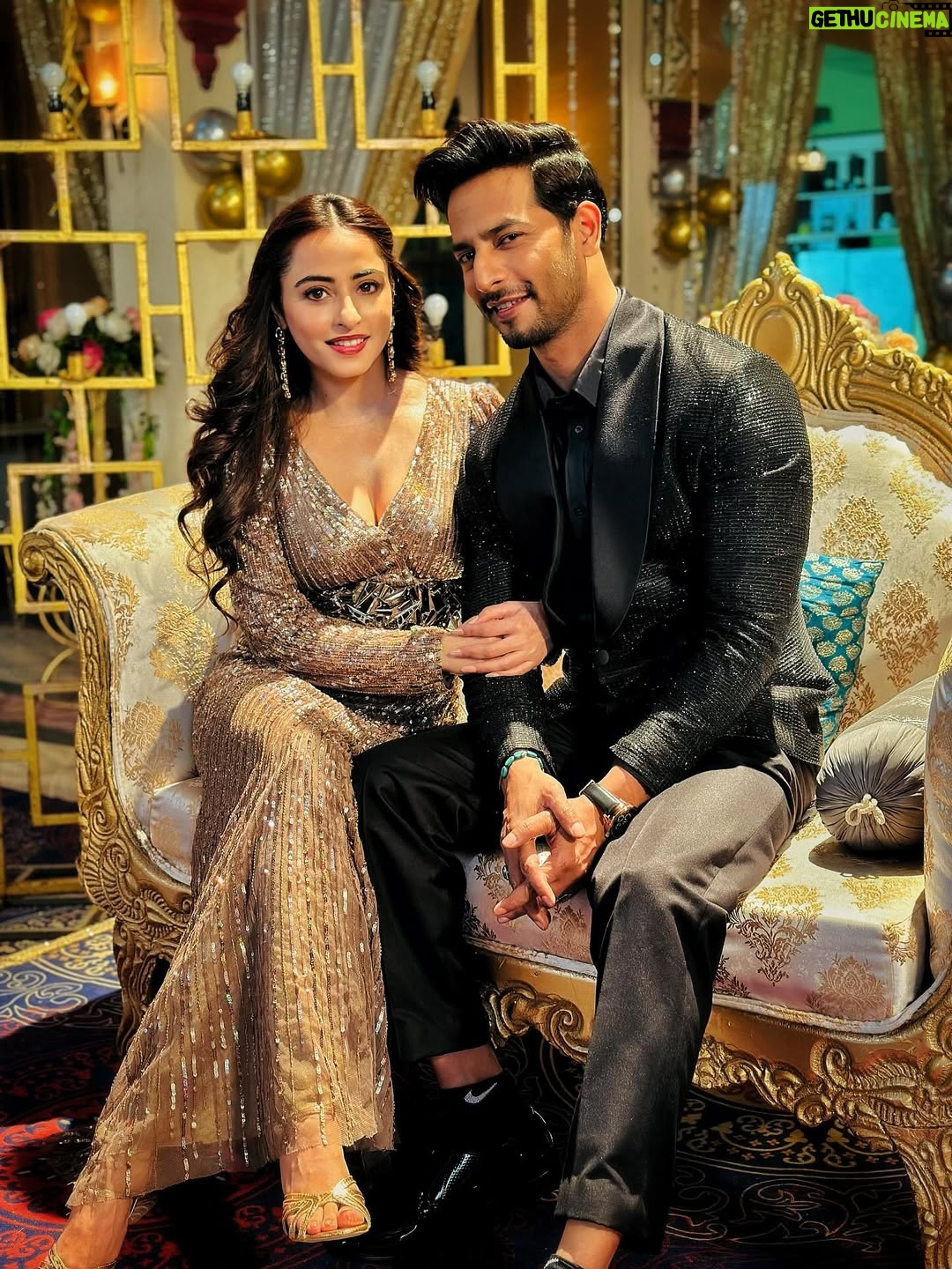Niyati Fatnani - 85.8K Likes - Pretty perfect when you shoot with friends🫰
 
Styled by: @partho_ghoshal 

#friends #abhimita #happyplace #perfect