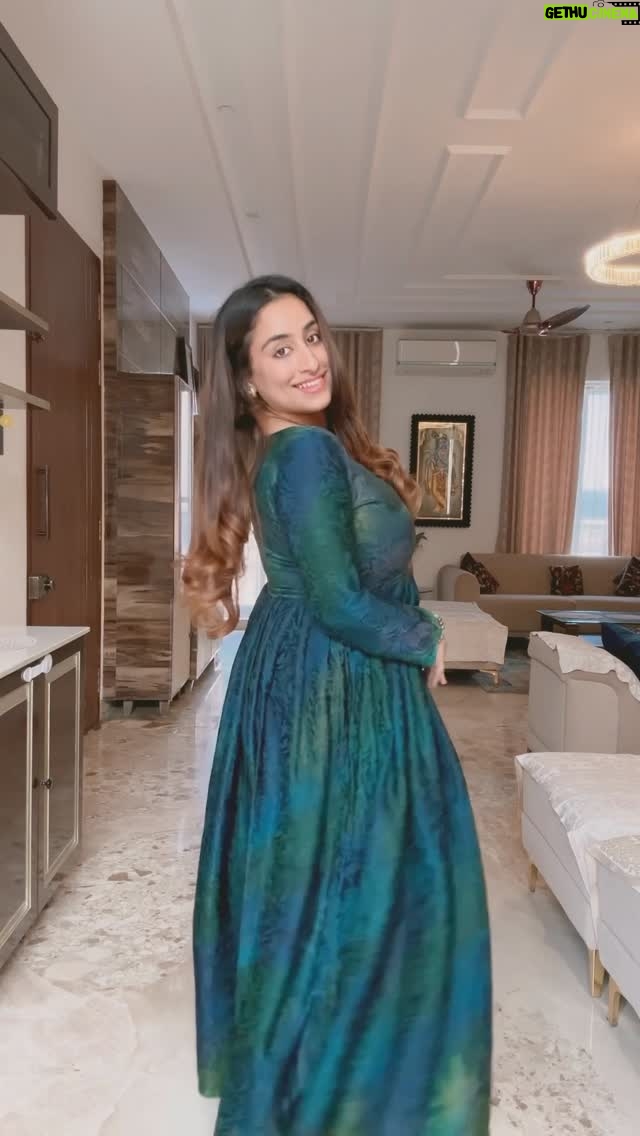 Noopur Kalra - 1.9K Likes - Mid week ootd check! 💙