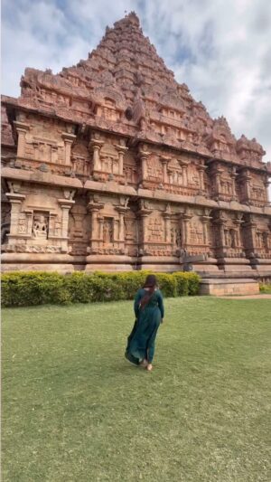 Noopur Kalra Instagram - Went to Gangaikonda Cholapuram for a shoot, but honestly, I wasnāt prepared for how beautiful and peaceful it would be. The temple, built by Rajendra Chola I in the 11th century AD, is not just stunning to look at ā thereās something truly powerful about being there. The Shiva darshan felt so calming, almost like time slowed down.
If youāre anywhere near Tamil Nadu or Chennai, please make a trip. Itās one of those places that stays with you ā rich in history, culture, and just a sense of something beyond words. So, so worth it. š¤ #noopurkalra
