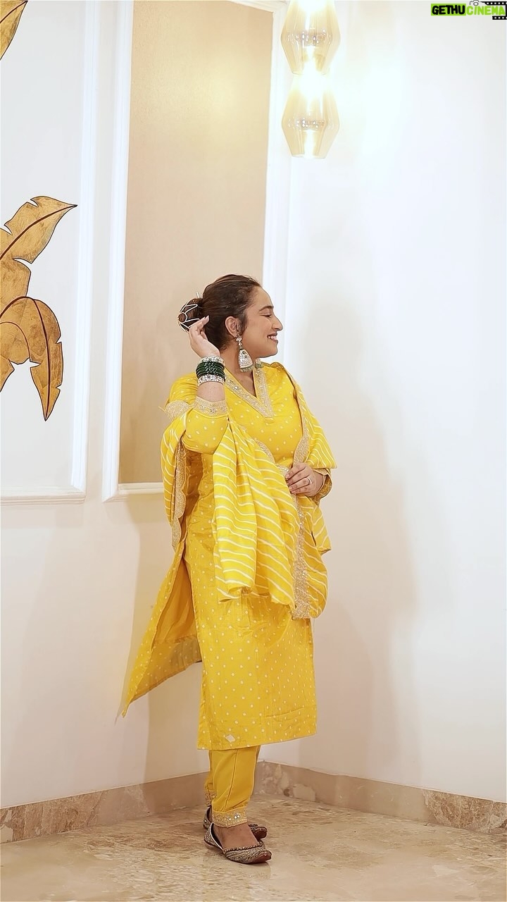 Noopur Kalra - 3.9K Likes - Outfit 3/7. Love a pretty yellow outfit 💛. This outfit is under INR 2k . 
Jewellery: @vachijewels 
Comment below for the link 🔗 
.
#noopurkalra