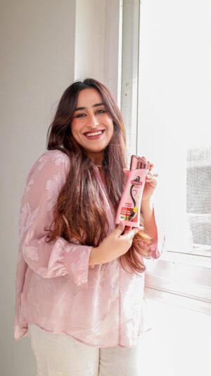 Noopur Kalra Instagram - Konja naala enoda hair en pecha kekkave maatengudhu. But one wash with Meera Rice Kanji Shampoo is enough for 3 days of smooth & shiny hair, frizz free & easy to handle! Whether itās your daily routine or a special outing, trust the traditional care of Rice Kanji for Hair blended with modern shine. Available in stores, online & on CavinKart.
#RiceKanji #MeeraShampoo #MeeraRiceKanjiShampoo #RiceKanjiShampoo #HairCareRoutine #DailyRoutine #HairCare #FrizzFreeHair #SmoothHairSecrets #TraditionalToTrendy #CavinKart #HairCareTips #Ad #MeeraRiceKanjiCare #AloeVeraShampoo #HairShampooForSmoothAndShine
#noopurkalra
.
Meera shampoo, Rice Kanji Shampoo, Meera Rice Kanji Shampoo, Aloe Vera Shampoo, Rice Kanji Care, Rice Kanji For Hair, Hair Shampoo for Smooth and Shine