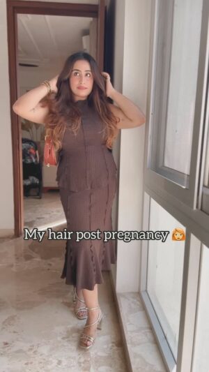 Noopur Kalra Instagram - Post-pregnancy hair care that worked for me! š Everyone said my hair would fall out and lose its shine, but I made sure that didnāt happen. Sharing my tips to keep your hair healthy and glowing postpartum:
1ļøā£ Donāt stop your supplements! Keep taking folic acid, vitamins, and whatever your doctor prescribes. Breastfeeding can drain your body of nutrients, so replenish them religiously.
2ļøā£ Eat right. Include plenty of protein, green leafy veggies, and a balanced diet to nourish your hair from within.
3ļøā£ Hair care is key. Use a good hair oil and serum weekly. I swear by the ones from @indewild
4ļøā£ Avoid bleach. Opt for hair color from good brands without bleaching to minimize damage.
5ļøā£ Invest in quality shampoo & conditioner. I use Olaplex, and while itās pricey, itās been a game-changer for my hair health.
6ļøā£ Minimize heat. Let your hair air dry or use low-heat tools. I love my @dyson , but there are budget-friendly options too.
7ļøā£ Unpopular opinion: I donāt cut my hair often. I trim it only once every 7-8 months to let it grow naturally without disturbing it.
8ļøā£ Consider biotin gummies. These supplements worked wonders for me! I used the ones from @be.bodywise
Follow these steps and watch your hair thrive postpartum! ⨠Whatās your go-to hair care tip? Let me know in the comments! š
#PostPregnancyHairCare #HairCareTips @noopurkalra