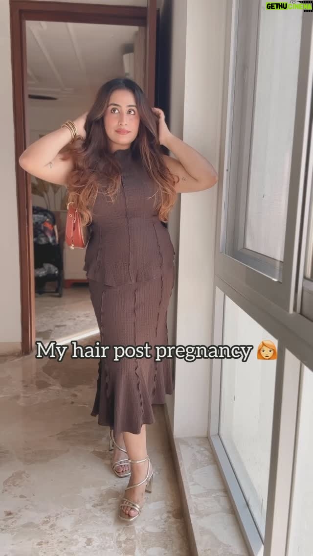 Noopur Kalra - 1.7K Likes - Post-pregnancy hair care that worked for me! 🌟 Everyone said my hair would fall out and lose its shine, but I made sure that didn’t happen. Sharing my tips to keep your hair healthy and glowing postpartum:

1️⃣ Don’t stop your supplements! Keep taking folic acid, vitamins, and whatever your doctor prescribes. Breastfeeding can drain your body of nutrients, so replenish them religiously.

2️⃣ Eat right. Include plenty of protein, green leafy veggies, and a balanced diet to nourish your hair from within.

3️⃣ Hair care is key. Use a good hair oil and serum weekly. I swear by the ones from @indewild 

4️⃣ Avoid bleach. Opt for hair color from good brands without bleaching to minimize damage.

5️⃣ Invest in quality shampoo & conditioner. I use Olaplex, and while it’s pricey, it’s been a game-changer for my hair health.

6️⃣ Minimize heat. Let your hair air dry or use low-heat tools. I love my @dyson , but there are budget-friendly options too.

7️⃣ Unpopular opinion: I don’t cut my hair often. I trim it only once every 7-8 months to let it grow naturally without disturbing it.

8️⃣ Consider biotin gummies. These supplements worked wonders for me! I used the ones from @be.bodywise 

Follow these steps and watch your hair thrive postpartum! ✨ What’s your go-to hair care tip? Let me know in the comments! 👇

#PostPregnancyHairCare #HairCareTips @noopurkalra