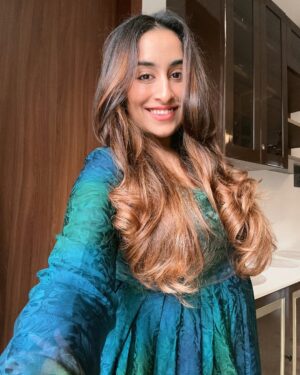 Noopur Kalra Instagram - Manifesting my way into being your next hair care ambassador ✨💁♀️😅