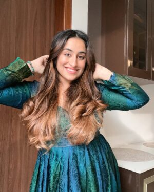 Noopur Kalra Instagram - Manifesting my way into being your next hair care ambassador ✨💁♀️😅