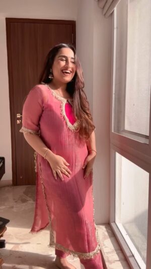 Noopur Kalra Instagram - Gave this saree a makeover how do you like it ? š¤š©· #noopurkalra