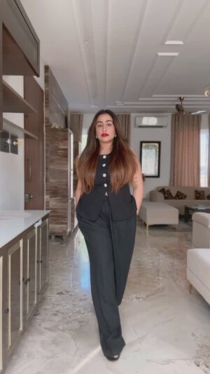 Noopur Kalra Instagram - Power moves in black, confidence in red ā¤ļø
.
#noopurkalra