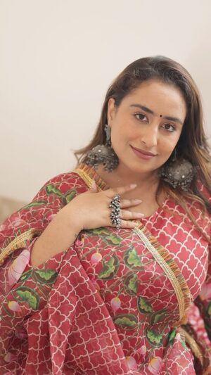 Noopur Kalra Instagram - Festive outfit 2/7 and this one is perfect for your garba nights that to on a budget. Comment down link to get it on your dm š
.
#noopurkalra