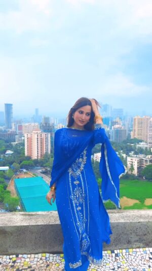 Noorin Sha Instagram - 𝑨𝒂𝒑𝒌𝒊 𝑫𝒊𝒍𝒓𝒖𝒃𝒂 𝒌𝒊 𝒕𝒂𝒓𝒂𝒇 𝒔𝒆 “𝑬𝒊𝒅 𝑴𝒖𝒃𝒂𝒓𝒂𝒌”
🩵 @dimpledesignstudio 🦚✨
#eidmubarak #dilruba #neela #blues