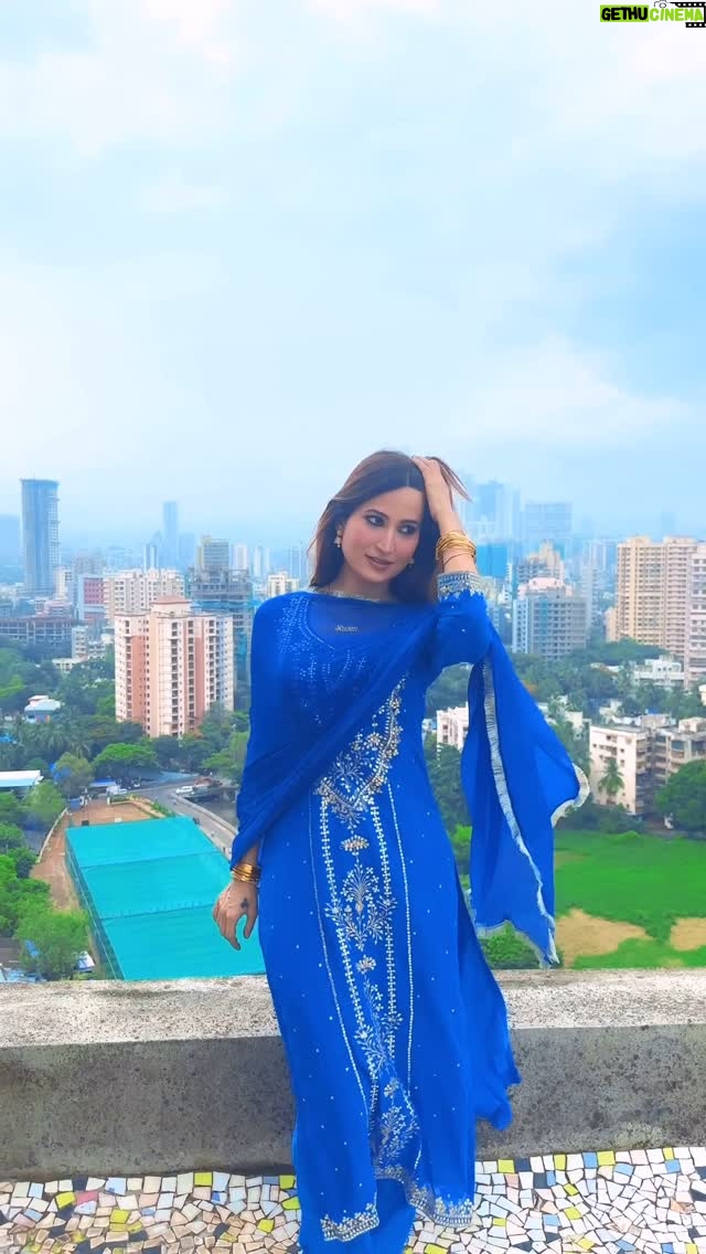 Noorin Sha - 8.2K Likes - 𝑨𝒂𝒑𝒌𝒊 𝑫𝒊𝒍𝒓𝒖𝒃𝒂 𝒌𝒊 𝒕𝒂𝒓𝒂𝒇 𝒔𝒆 “𝑬𝒊𝒅 𝑴𝒖𝒃𝒂𝒓𝒂𝒌”

🩵 @dimpledesignstudio 🦚✨

#eidmubarak #dilruba #neela #blues