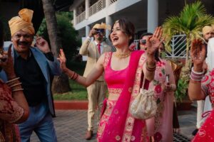 Noorin Sha Instagram - Baraat scenes with bestie
Dolly♥️Minty
😝🤌🏻🕺
#shaadi #baraat #besties #explore