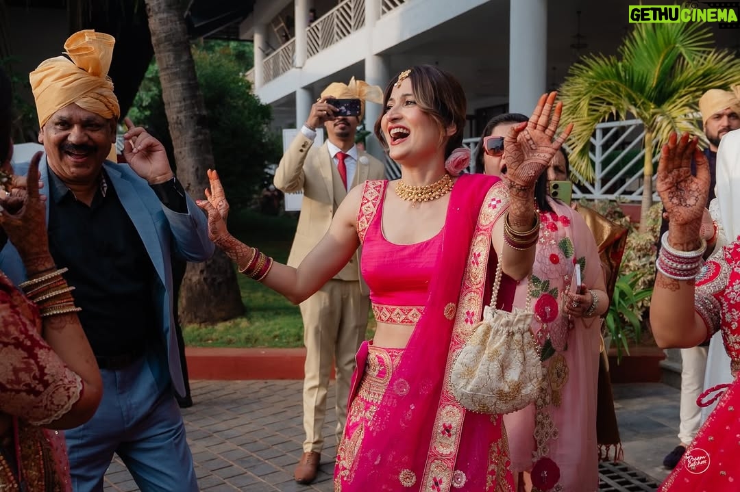 Noorin Sha - 6.2K Likes - Baraat scenes with bestie
Dolly♥️Minty 
😝🤌🏻🕺

#shaadi #baraat #besties #explore