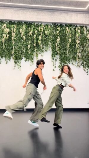 Noorin Sha Instagram - Did we nail it or fail it? 🤔🔥 Let us know what you think 🤣😜
#challenge #aadilkhan #noor #explore #dancechallenge