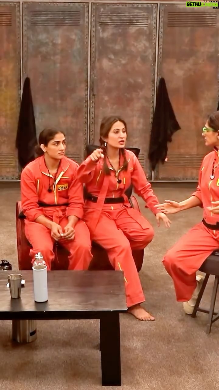 Noorin Sha - 8.2K Likes - Unanimously voted out, but unanimously loved by the audience. What an experience, what a ride. ♥️🤲🏻✨🥳
@banijayasia @mxplayer 

#noor #riseandfall #riseandfallonamazonmxplayer #noorinsha #unfair #chandukigf #explorepage