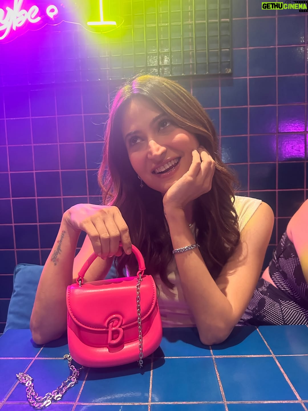 Noorin Sha - 7.9K Likes - That rare night when Barbie left her Dreamhouse, grabbed her bag, and said ‘let’s cause a little chaos’ 🎀

#notyourbarbiegirl #noor #noorinsha #lwd #goodlife #alhumdulilah #blessed