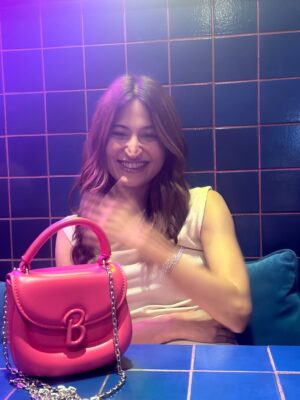 Noorin Sha Instagram - That rare night when Barbie left her Dreamhouse, grabbed her bag, and said ‘let’s cause a little chaos’ 🎀
#notyourbarbiegirl #noor #noorinsha #lwd #goodlife #alhumdulilah #blessed