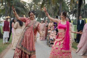 Noorin Sha Instagram - Baraat scenes with bestie
Dolly♥️Minty
😝🤌🏻🕺
#shaadi #baraat #besties #explore