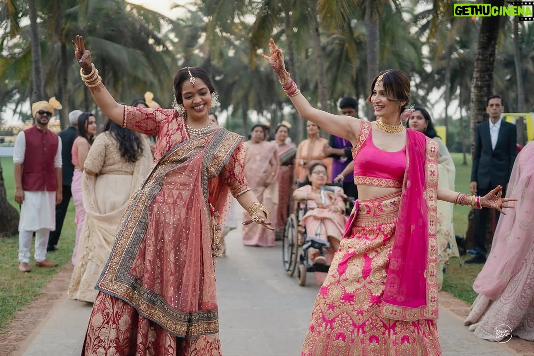 Noorin Sha - 6.2K Likes - Baraat scenes with bestie
Dolly♥️Minty 
😝🤌🏻🕺

#shaadi #baraat #besties #explore