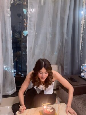 Noorin Sha Instagram - From reality TV to real life celebrations 🎉✨ Grateful for the love, laughter, and late night dance moves with my day ones. Here’s to big dreams and even bigger cake! 🍰😋♥️
#alhamdulillah #sograteful❤️ #noor #thesociety #jiohotstar #munawarfaruqui #blessed #welldressed #kbye