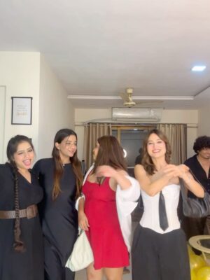 Noorin Sha Instagram - From reality TV to real life celebrations 🎉✨ Grateful for the love, laughter, and late night dance moves with my day ones. Here’s to big dreams and even bigger cake! 🍰😋♥️
#alhamdulillah #sograteful❤️ #noor #thesociety #jiohotstar #munawarfaruqui #blessed #welldressed #kbye
