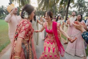 Noorin Sha Instagram - Baraat scenes with bestie
Dolly♥️Minty
😝🤌🏻🕺
#shaadi #baraat #besties #explore
