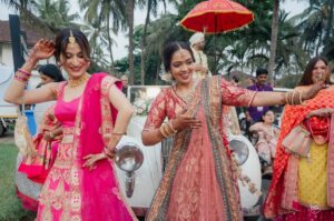 Noorin Sha Instagram - Baraat scenes with bestie
Dolly♥️Minty
😝🤌🏻🕺
#shaadi #baraat #besties #explore