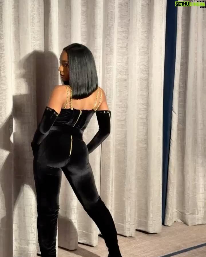 Normani - 268.8K Likes - thank you Jesus for this moment of reconciliation and togetherness. what a beautiful moment in time and thank you to @jonasbrothers for extending your stage to us for the night 🖤✨