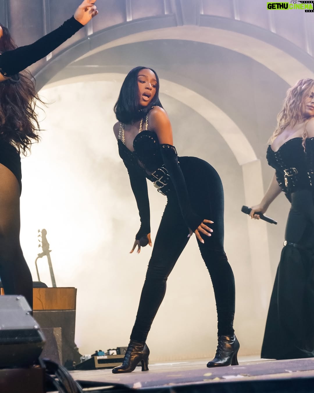 Normani - 268.8K Likes - thank you Jesus for this moment of reconciliation and togetherness. what a beautiful moment in time and thank you to @jonasbrothers for extending your stage to us for the night 🖤✨